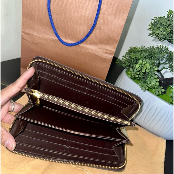 GUC Louis Vuitton monogram Vernis zip around wallet - Picture 9 of 14